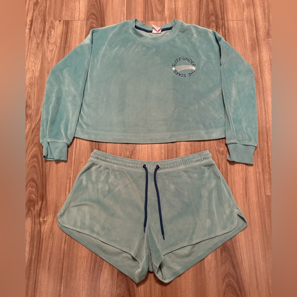 Teal Lounge Set with Graphic Detail